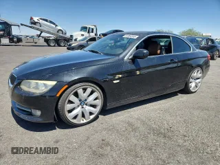 2011 BMW 3 Series 335i z VIN WBADX7C53BE260702, wystawiony jako Copart lot #61384345 z przebiegiem 71 490 mil mil oraz Czysty tytuł • Clean title. Historia ofert i sprzedaży dostępna na DreamBid. Obrazek 1.