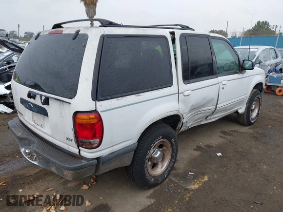 1998 Ford Explorer XL z VIN 1FMZU32E9WZA44004, wystawiony jako IAAI lot #41720181 z przebiegiem 137 267 mil mil oraz . Historia ofert i sprzedaży dostępna na DreamBid. Obrazek 4.