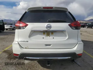 2017 Nissan Rogue SV z VIN JN8AT2MT2HW137529, wystawiony jako Copart lot #51521195 z przebiegiem 125 607 mil mil oraz Szkoda całkowita • Salvage title. Historia ofert i sprzedaży dostępna na DreamBid. Obrazek 6.