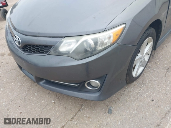 2014 Toyota Camry L with VIN 4T1BF1FKXEU813606, listed as a IAAI auction lot 41528889 with 252,866 mi miles. Bid and sale history available at carsss.com. Image 20.