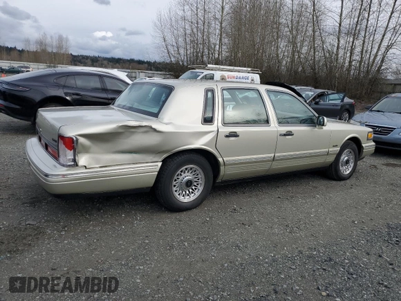 1997 Lincoln Town Car Executive z VIN 1LNLM81W9VY643745, wystawiony jako Copart lot #47921365 z przebiegiem 68 821 mil mil oraz Szkoda całkowita • Salvage title. Historia ofert i sprzedaży dostępna na DreamBid. Obrazek 3.