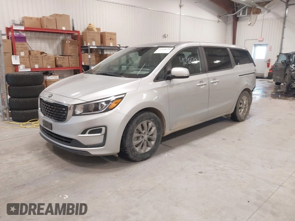 2021 Kia Sedona LX with VIN KNDMB5C18M6673537, listed as a IAAI auction lot 41248120 with 50,255 mi miles. Bid and sale history available at carsss.com. Image 2.