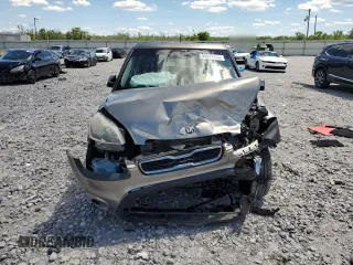 2013 Kia Soul + z VIN KNDJT2A66D7620732, wystawiony jako Copart lot #55578195 z przebiegiem 143 092 mil mil oraz Szkoda całkowita • Salvage title. Historia ofert i sprzedaży dostępna na DreamBid. Obrazek 5.