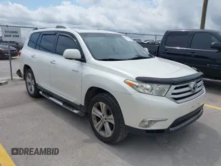 2011 Toyota Highlander Limited z VIN 5TDYK3EH6BS048213, wystawiony jako IAAI lot #42454713 z przebiegiem 228 094 mil mil oraz . Historia ofert i sprzedaży dostępna na DreamBid. Obrazek 1.