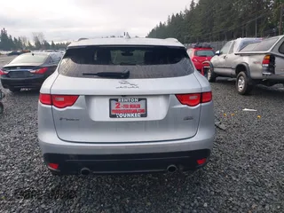 2019 Jaguar F-Pace 30t Portfolio z VIN SADCN2GX3KA353203, wystawiony jako IAAI lot #40967088 z przebiegiem 51 620 mil mil oraz . Historia ofert i sprzedaży dostępna na DreamBid. Obrazek 17.