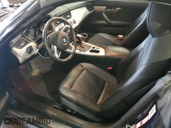 2011 BMW Z4 sDrive30i с VIN WBALM5C52BE380399, выставлен на аукционе Copart как лот 45909605 с пробегом 89 328 миль миль и Списание • Salvage title. История ставок и продаж доступна на DreamBid. Изображение 7.