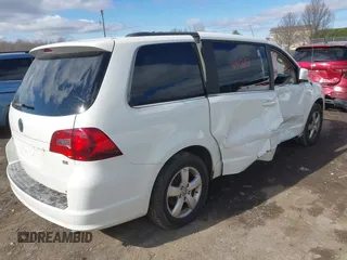 2011 Volkswagen Routan SE z VIN 2V4RW3DG9BR717557, wystawiony jako IAAI lot #41923050 z przebiegiem 155 797 mil mil oraz . Historia ofert i sprzedaży dostępna na DreamBid. Obrazek 4.