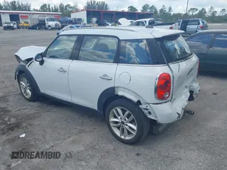 2014 MINI Countryman z VIN WMWZB3C50EWR37412, wystawiony jako IAAI lot #42330526 z przebiegiem 139 310 mil mil oraz . Historia ofert i sprzedaży dostępna na DreamBid. Obrazek 3.
