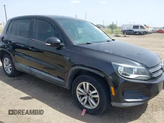 2013 Volkswagen Tiguan S z VIN WVGAV7AX7DW503100, wystawiony jako IAAI lot #41843170 z przebiegiem 141 733 mil mil oraz . Historia ofert i sprzedaży dostępna na DreamBid. Obrazek 1.