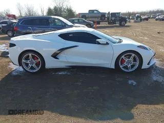 2023 Chevrolet Corvette 1LT z VIN 1G1YA2D48P5130350, wystawiony jako IAAI lot #41679244 z przebiegiem 7 927 mil mil oraz . Historia ofert i sprzedaży dostępna na DreamBid. Obrazek 13.