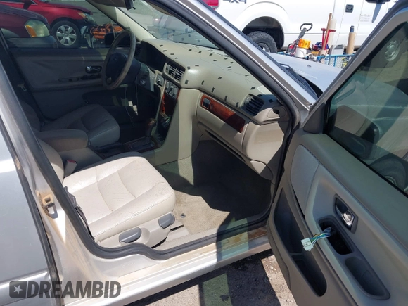 2000 Volvo V70 with VIN YV1LW61J8Y2647178, listed as a IAAI auction lot 42636533 with 128,619 mi miles and . Bid and sale history available at DreamBid. Image 5.