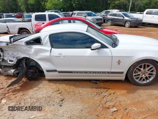 2014 Ford Mustang V6 с VIN 1ZVBP8AM2E5280063, выставлен на аукционе IAAI как лот 42364997 с пробегом 101 784 миль миль и . История ставок и продаж доступна на DreamBid. Изображение 13.