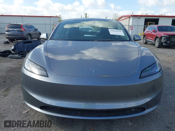 2025 Tesla Model 3 Long Range z VIN 5YJ3E1EA7SF892239, wystawiony jako IAAI lot #42068918 z przebiegiem 17 mil mil oraz . Historia ofert i sprzedaży dostępna na DreamBid. Obrazek 13.
