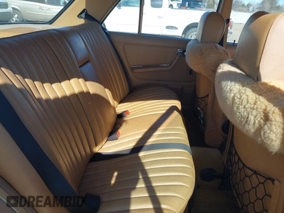 1985 Mercedes-Benz 300 with VIN WDBAB33C5FA218782, listed as a IAAI auction lot 41698746 with 285,352 mi miles and . Bid and sale history available at DreamBid. Image 8.
