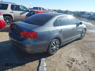 2013 Volkswagen Jetta SE with VIN 3VWDX7AJ1DM411050, listed as a IAAI auction lot 40888860 with 57,938 mi miles and . Bid and sale history available at DreamBid. Image 4.
