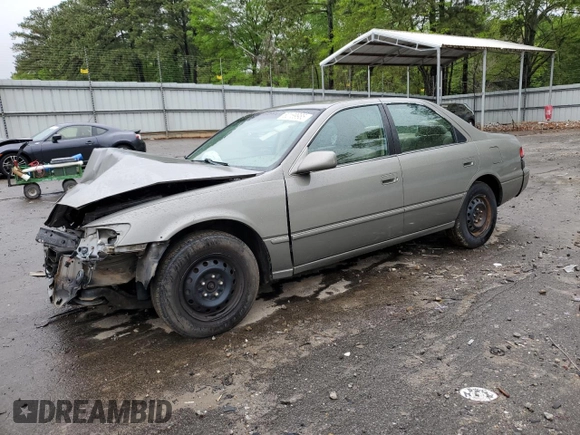 1998 Toyota Camry LE z VIN 4T1BG22K9WU300292, wystawiony jako Copart lot #52169985 z przebiegiem 247 137 mil mil oraz Szkoda całkowita • Salvage title. Historia ofert i sprzedaży dostępna na DreamBid. Obrazek 1.
