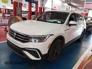 2024 Volkswagen Tiguan SE z VIN 3VV3B7AX0RM082514, wystawiony jako IAAI lot #42796136 z przebiegiem 27 247 mil mil oraz . Historia ofert i sprzedaży dostępna na DreamBid. Obrazek 11.