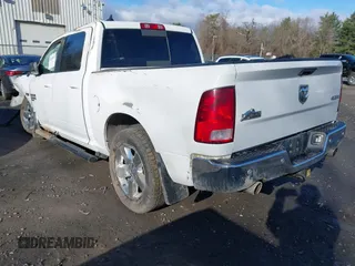 2019 Ram 1500 Big Horn z VIN 1C6RR7LT2KS558085, wystawiony jako IAAI lot #41836632 z przebiegiem 79 640 mil mil oraz . Historia ofert i sprzedaży dostępna na DreamBid. Obrazek 3.
