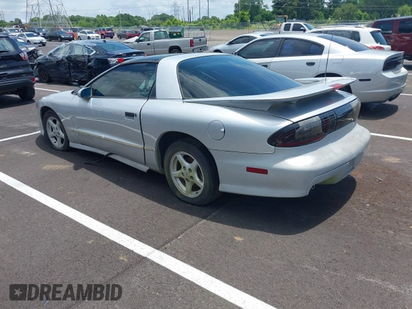 1997 Pontiac Firebird Formula z VIN 2G2FV22P2V2203449, wystawiony jako IAAI lot #42506447 z przebiegiem 178 551 mil mil oraz . Historia ofert i sprzedaży dostępna na DreamBid. Obrazek 3.
