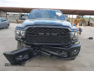 2022 Ram 2500 Big Horn z VIN 3C6UR5DL8NG125542, wystawiony jako IAAI lot #41881676 z przebiegiem 55 332 mil mil oraz . Historia ofert i sprzedaży dostępna na DreamBid. Obrazek 13.