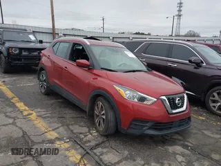 2020 Nissan Kicks SV z VIN 3N1CP5CV5LL571121, wystawiony jako IAAI lot #41247291 z przebiegiem 46 751 mil mil oraz . Historia ofert i sprzedaży dostępna na DreamBid. Obrazek 1.