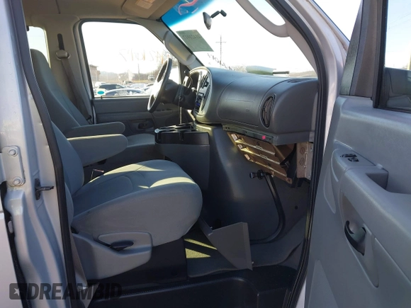 2008 Ford Econoline Passenger XL with VIN 1FMNE11W38DB13134, listed as a IAAI auction lot 41421017 with 191,764 mi miles and . Bid and sale history available at DreamBid. Image 5.