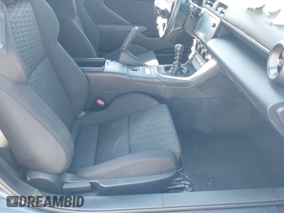 2023 Toyota 86 z VIN JF1ZNBB11P9765420, wystawiony jako IAAI lot #40588704 z przebiegiem Nie podano mil oraz . Historia ofert i sprzedaży dostępna na DreamBid. Obrazek 5.