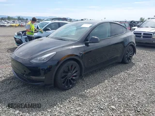 2022 Tesla Model Y Performance z VIN 7SAYGDEF5NF546680, wystawiony jako IAAI lot #42229359 z przebiegiem 55 597 mil mil oraz . Historia ofert i sprzedaży dostępna na DreamBid. Obrazek 20.