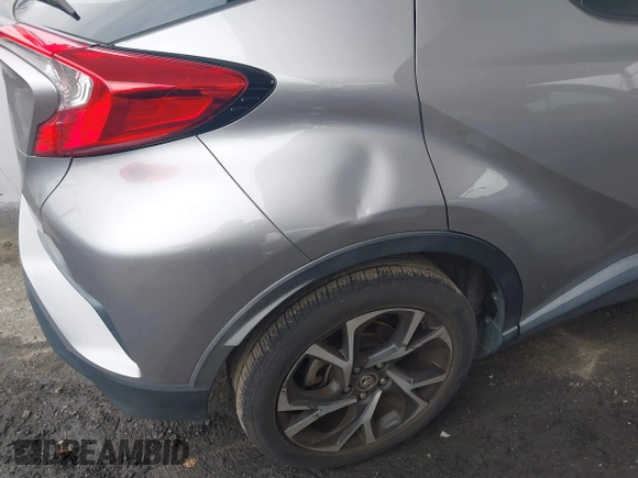 2018 Toyota C-HR XLE z VIN NMTKHMBX0JR007935, wystawiony jako IAAI lot #41805818 z przebiegiem 58 366 mil mil oraz . Historia ofert i sprzedaży dostępna na DreamBid. Obrazek 18.