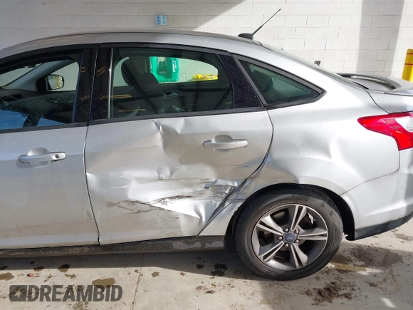 2014 Ford Focus SE with VIN 1FADP3F28EL433519, listed as a IAAI auction lot 41969007 with 137,064 mi miles. Bid and sale history available at carsss.com. Image 6.
