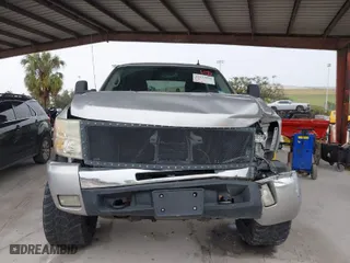 2010 Chevrolet Silverado 1500 LT with VIN 3GCRKSE30AG290298, listed as a IAAI auction lot 41657081 with 175,686 mi miles. Bid and sale history available at carsss.com. Image 12.