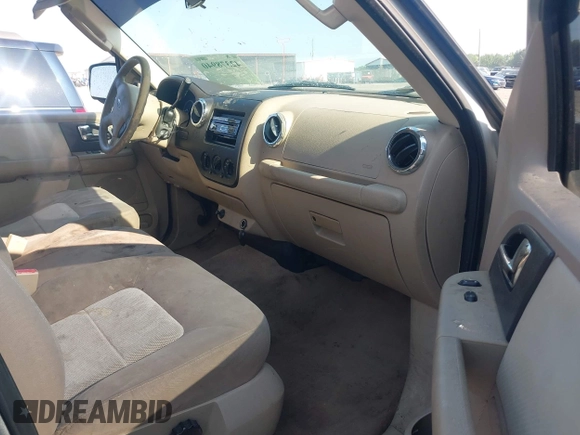 2005 Ford Expedition Special Service with VIN 1FMPU15575LA26271, listed as a IAAI auction lot 42378940 with 175,802 mi miles and . Bid and sale history available at DreamBid. Image 5.