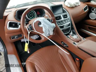 2020 Aston Martin DB11 z VIN SCFRMFCW3LGM08827, wystawiony jako Copart lot #88635335 z przebiegiem Nie podano mil oraz Szkoda całkowita • Salvage title. Historia ofert i sprzedaży dostępna na DreamBid. Obrazek 8.