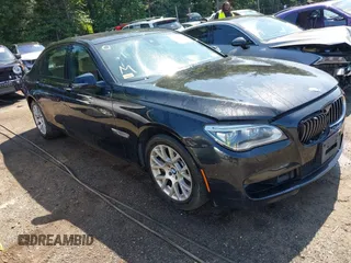 2014 BMW 7 Series ALPINA B7 z VIN WBAYE8C54ED134792, wystawiony jako IAAI lot #42525127 z przebiegiem 96 631 mil mil oraz . Historia ofert i sprzedaży dostępna na DreamBid. Obrazek 1.