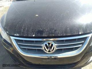 2014 Volkswagen Routan SE w/RSE & Navigation with VIN 2C4RVABG3ER134698, listed as a IAAI auction lot 41796736 with 110,282 mi miles. Bid and sale history available at carsss.com. Image 6.