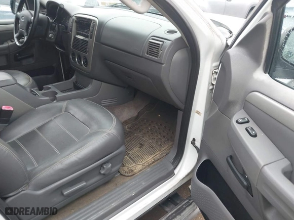 2003 Ford Explorer XLT with VIN 1FMZU73K33UB02726, listed as a IAAI auction lot 41448412 with 163,671 mi miles. Bid and sale history available at carsss.com. Image 5.