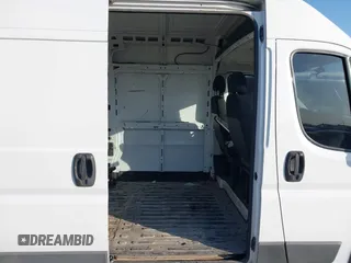 2015 Ram ProMaster Cargo z VIN 3C6TRVDG8FE501040, wystawiony jako IAAI lot #41973468 z przebiegiem 151 465 mil mil oraz . Historia ofert i sprzedaży dostępna na DreamBid. Obrazek 8.
