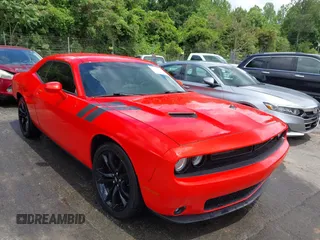 2018 Dodge Challenger SXT z VIN 2C3CDZAG8JH334036, wystawiony jako IAAI lot #42243703 z przebiegiem 40 811 mil mil oraz . Historia ofert i sprzedaży dostępna na DreamBid. Obrazek 1.