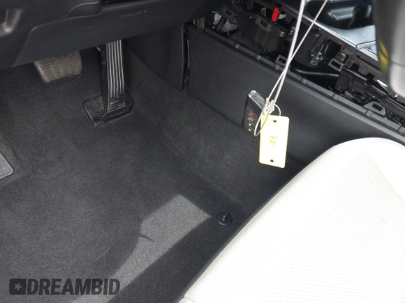 2022 Lexus UX 200 with VIN JTHP3JBHXN2046587, listed as a IAAI auction lot 42378996 with 32,000 mi miles and . Bid and sale history available at DreamBid. Image 11.