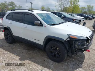 2014 Jeep Cherokee Trailhawk z VIN 1C4PJMBB2EW309183, wystawiony jako IAAI lot #42197601 z przebiegiem 77 050 mil mil oraz . Historia ofert i sprzedaży dostępna na DreamBid. Obrazek 1.