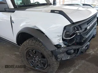 2024 Ford Bronco с VIN 1FMDE1AP4RLB42881, выставлен на аукционе IAAI как лот 42259960 с пробегом 3 797 миль миль и . История ставок и продаж доступна на DreamBid. Изображение 6.
