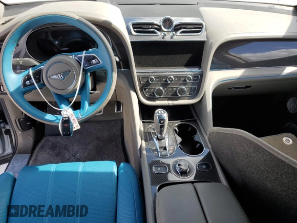 2022 Bentley Bentayga V8 z VIN SJAAM2ZV9NC011752, wystawiony jako Copart lot #79142714 z przebiegiem Nie podano mil oraz Nie do naprawy. Historia ofert i sprzedaży dostępna na DreamBid. Obrazek 8.