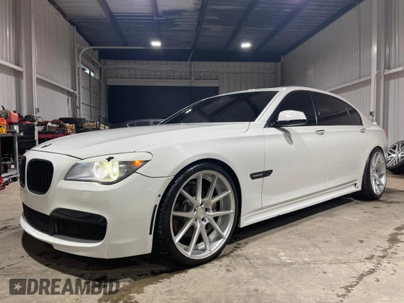 2010 BMW 7 Series 750Li z VIN WBAKB8C58ACY64395, wystawiony jako Copart lot #50849085 z przebiegiem 137 375 mil mil oraz Szkoda całkowita • Salvage title. Historia ofert i sprzedaży dostępna na DreamBid. Obrazek 2.