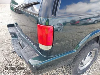 2003 Chevrolet Blazer LS z VIN 1GNDT13X93K177170, wystawiony jako IAAI lot #41839837 z przebiegiem 148 555 mil mil oraz . Historia ofert i sprzedaży dostępna na DreamBid. Obrazek 16.