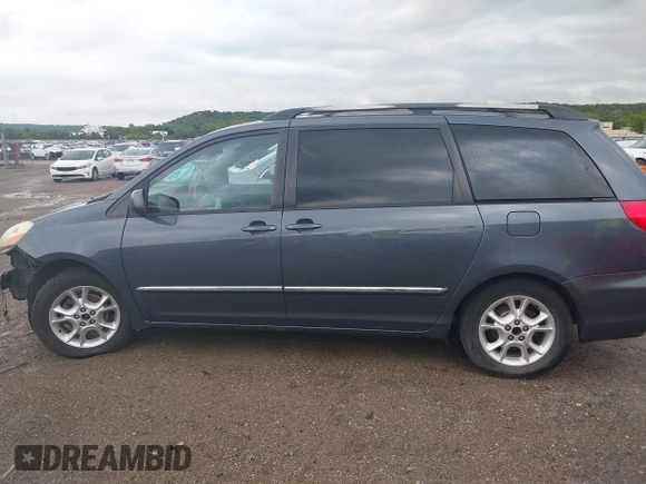 2006 Toyota Sienna XLE with VIN 5TDZA22CX6S503189, listed as a IAAI auction lot 40062519 with 155,909 mi miles. Bid and sale history available at carsss.com. Image 14.