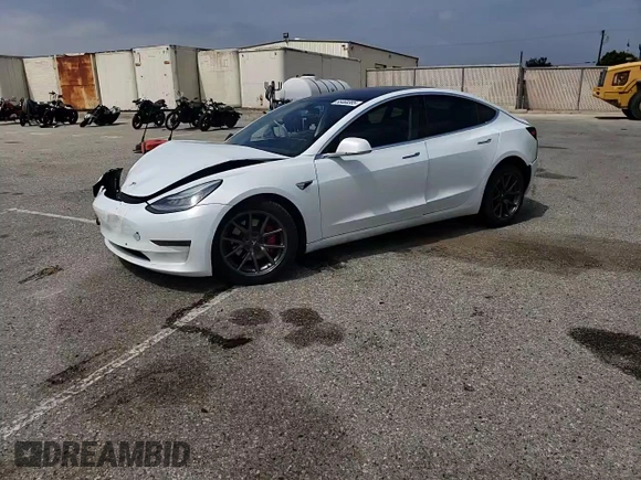 2018 Tesla Model 3 Long Range Battery z VIN 5YJ3E1EB4JF085278, wystawiony jako Copart lot #55468385 z przebiegiem 101 902 mil mil oraz Szkoda całkowita • Salvage title. Historia ofert i sprzedaży dostępna na DreamBid. Obrazek 13.
