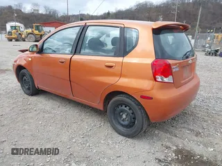 2007 Chevrolet Aveo LS z VIN KL1TD66687B758769, wystawiony jako IAAI lot #41895645 z przebiegiem 198 811 mil mil oraz . Historia ofert i sprzedaży dostępna na DreamBid. Obrazek 3.