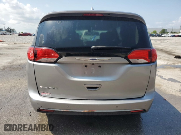 2017 Chrysler Pacifica Touring L z VIN 2C4RC1BG9HR832193, wystawiony jako Copart lot #55898585 z przebiegiem 30 958 mil mil oraz Szkoda całkowita • Salvage title. Historia ofert i sprzedaży dostępna na DreamBid. Obrazek 6.