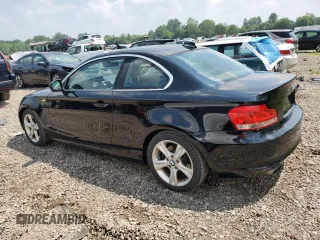 2013 BMW 1 Series 128i z VIN WBAUP9C51DVS95415, wystawiony jako Copart lot #65055485 z przebiegiem 88 907 mil mil oraz Czysty tytuł • Clean title. Historia ofert i sprzedaży dostępna na DreamBid. Obrazek 2.