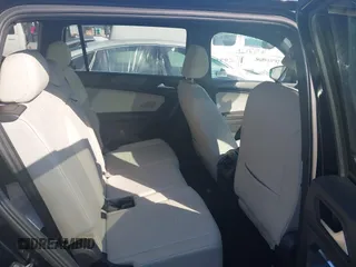 2019 Volkswagen Tiguan SE z VIN 3VV3B7AX3KM135261, wystawiony jako IAAI lot #42600904 z przebiegiem 62 026 mil mil oraz . Historia ofert i sprzedaży dostępna na DreamBid. Obrazek 8.